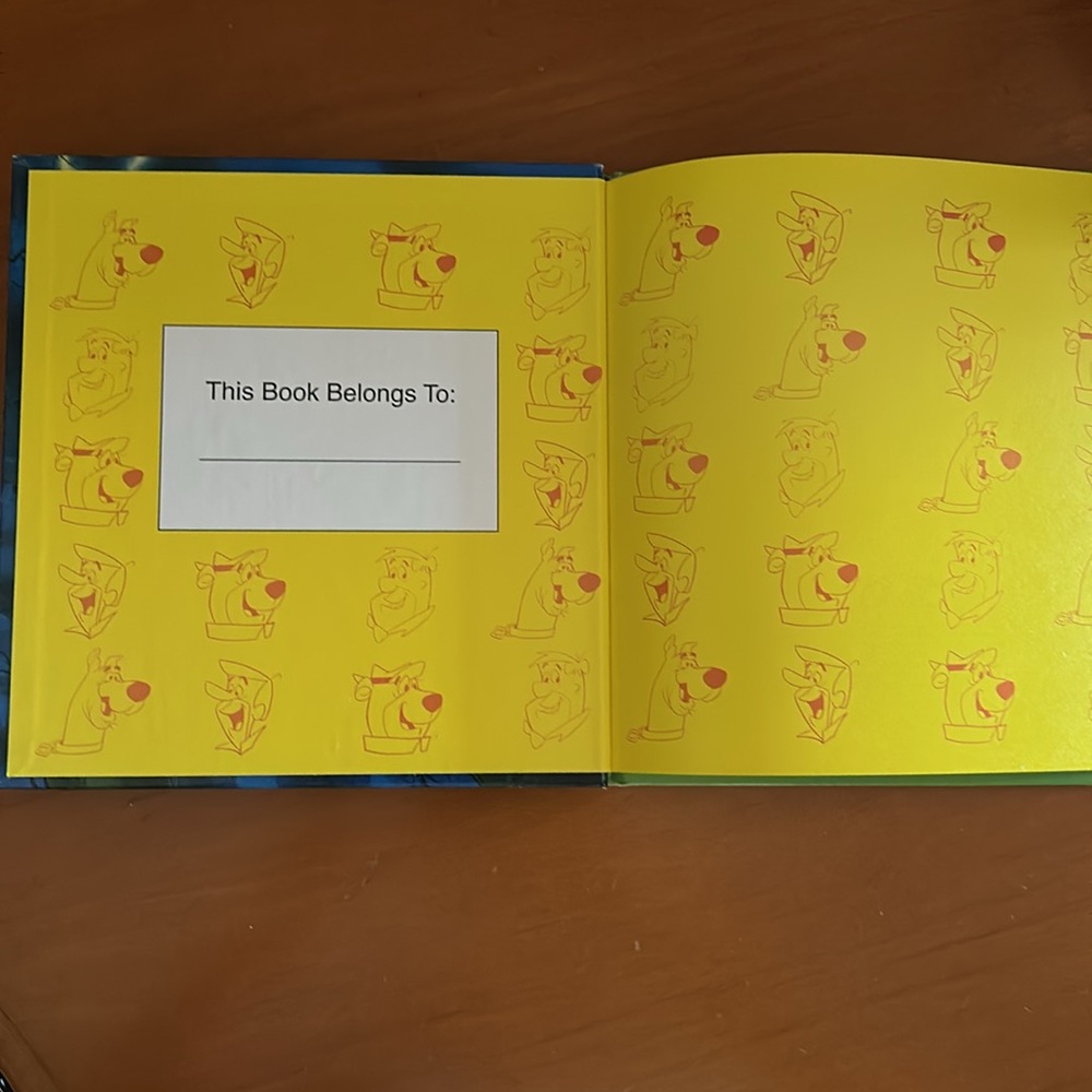 Scooby-Doo Cartoon Classics Book - Picture 2 of 4